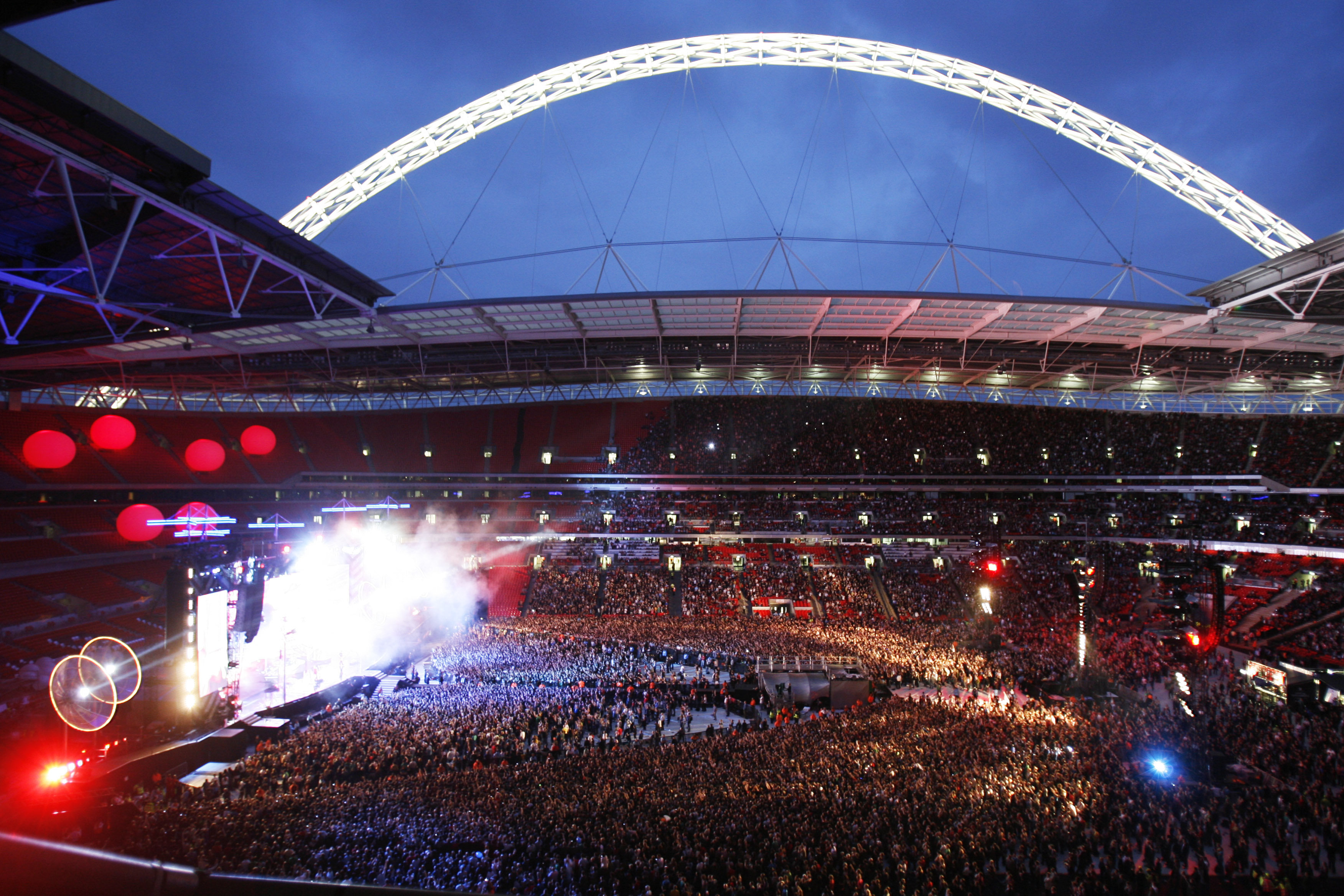 Wembley arena. Стадион Уэмбли. Стадион «Уэмбли»,Англия. Стадион Уэмбли Лондон (Wembley Stadium). Стадион Уэмбли в Лондоне концерты.